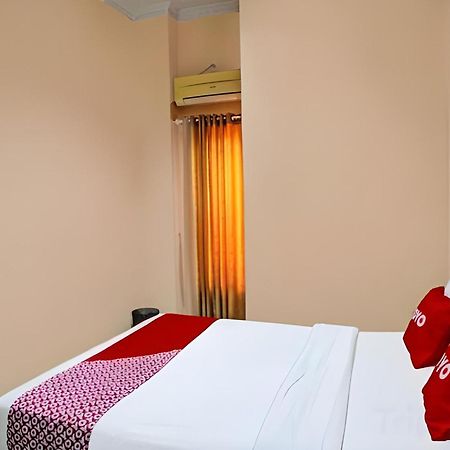 RedDoorz near Grand Palladium Medan Exterior foto