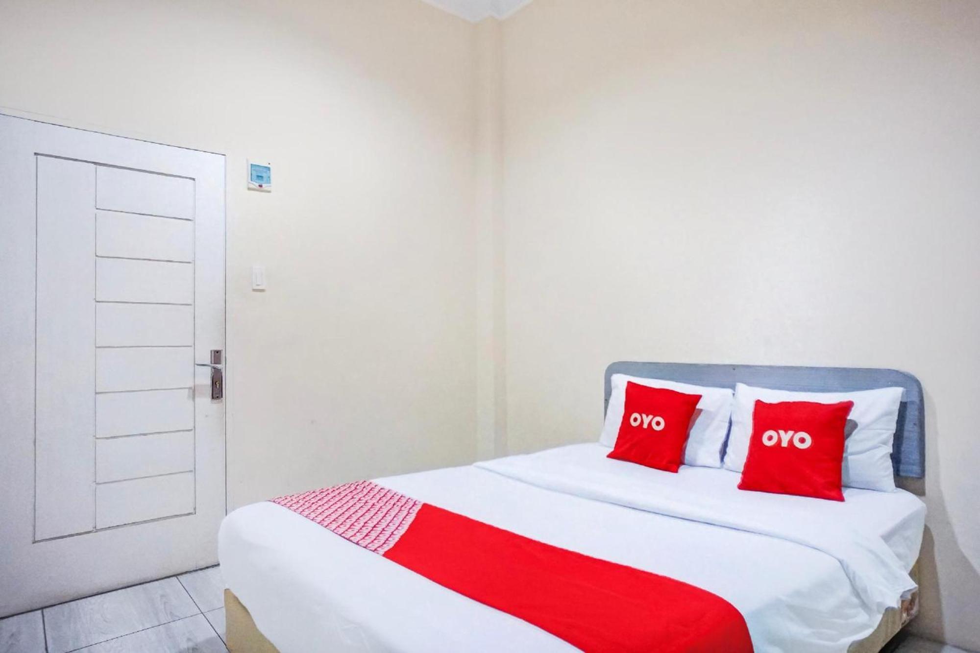 RedDoorz near Grand Palladium Medan Exterior foto