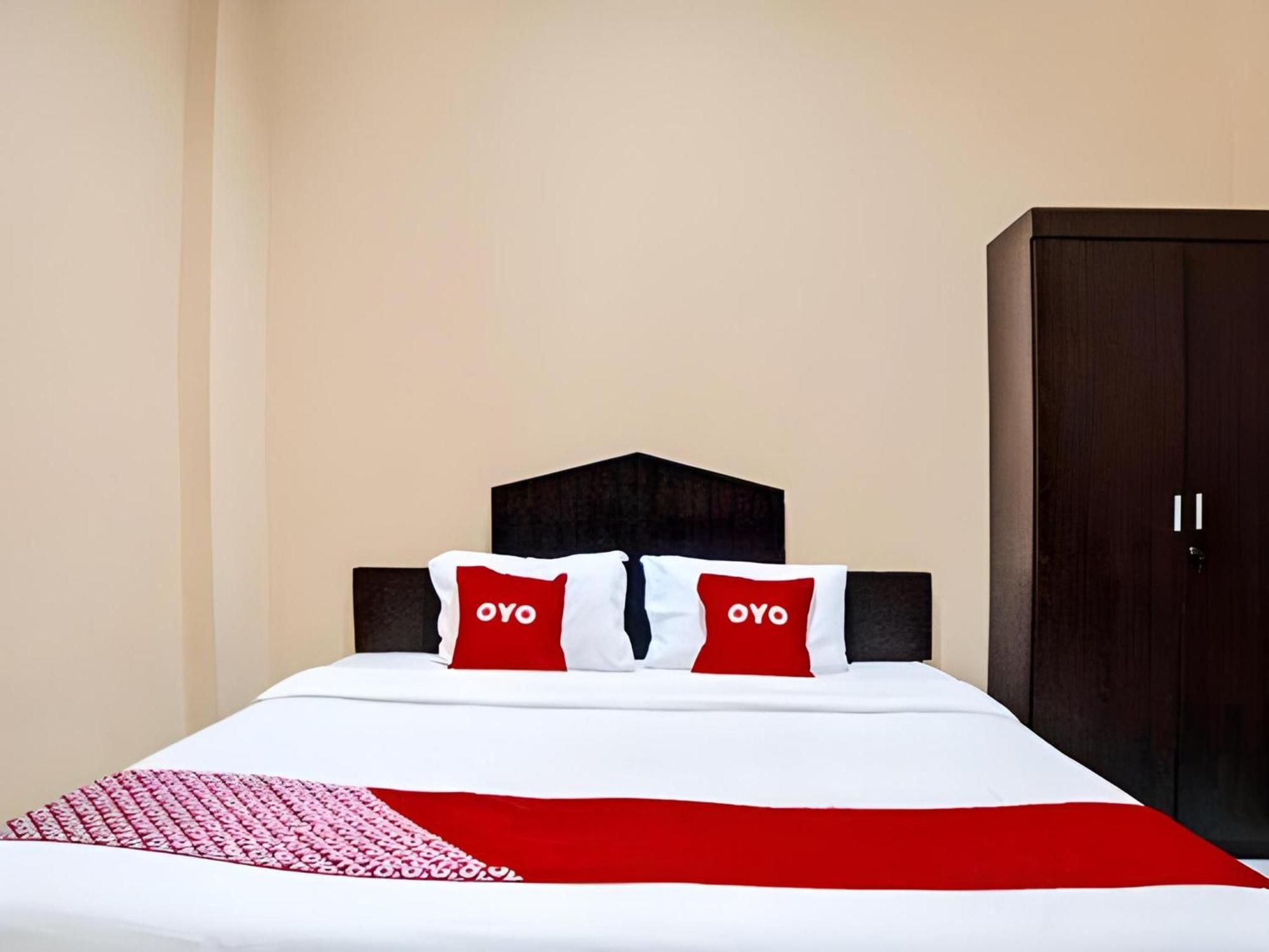 RedDoorz near Grand Palladium Medan Exterior foto