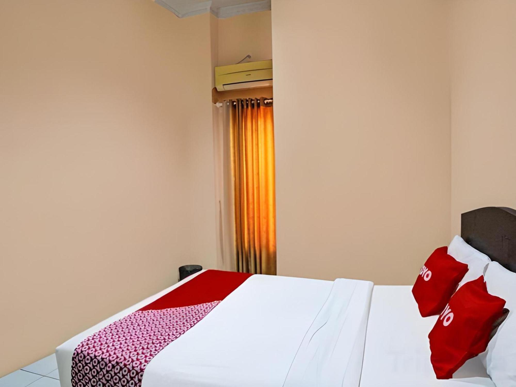 RedDoorz near Grand Palladium Medan Exterior foto