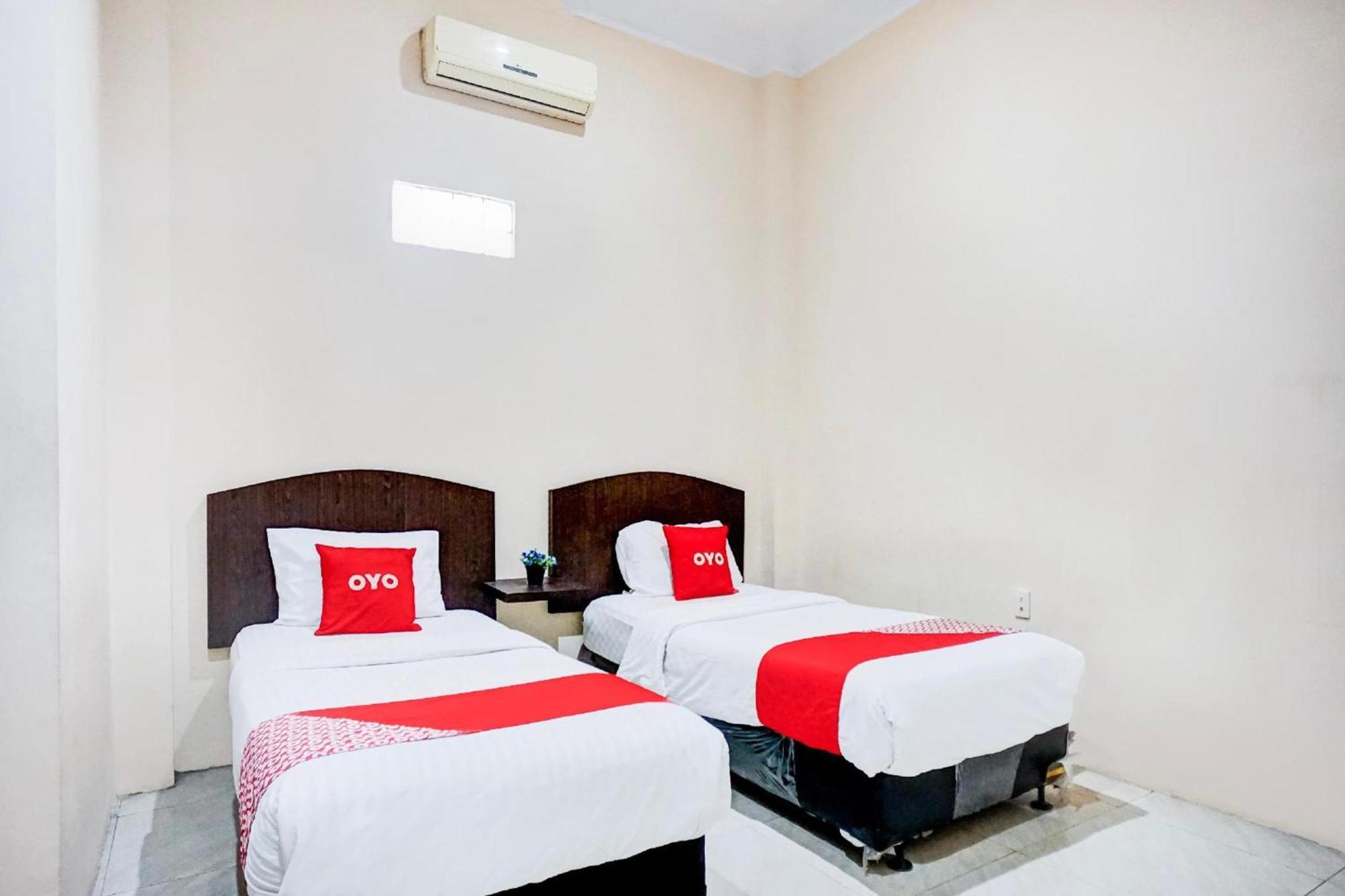 RedDoorz near Grand Palladium Medan Exterior foto