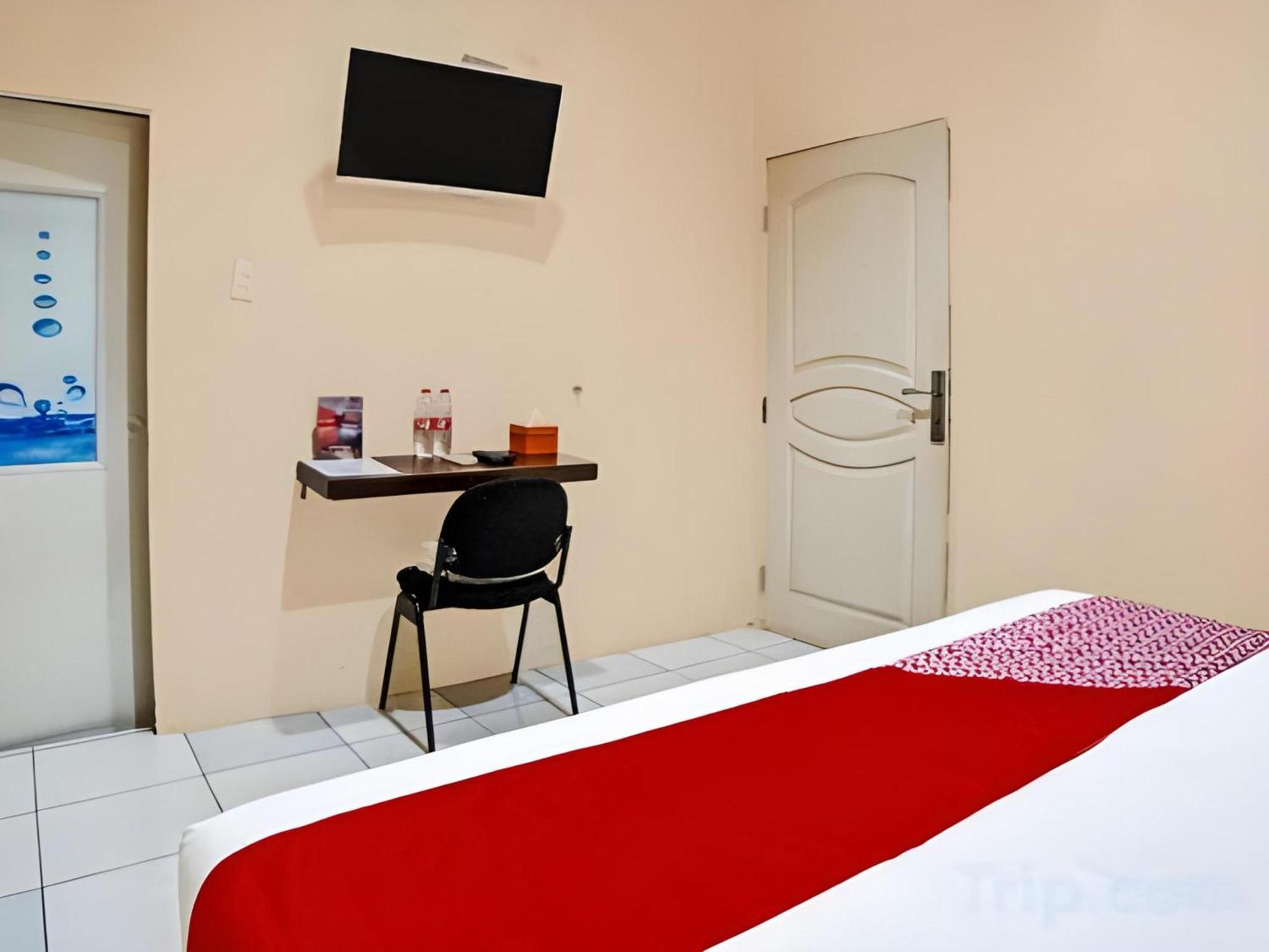 RedDoorz near Grand Palladium Medan Exterior foto