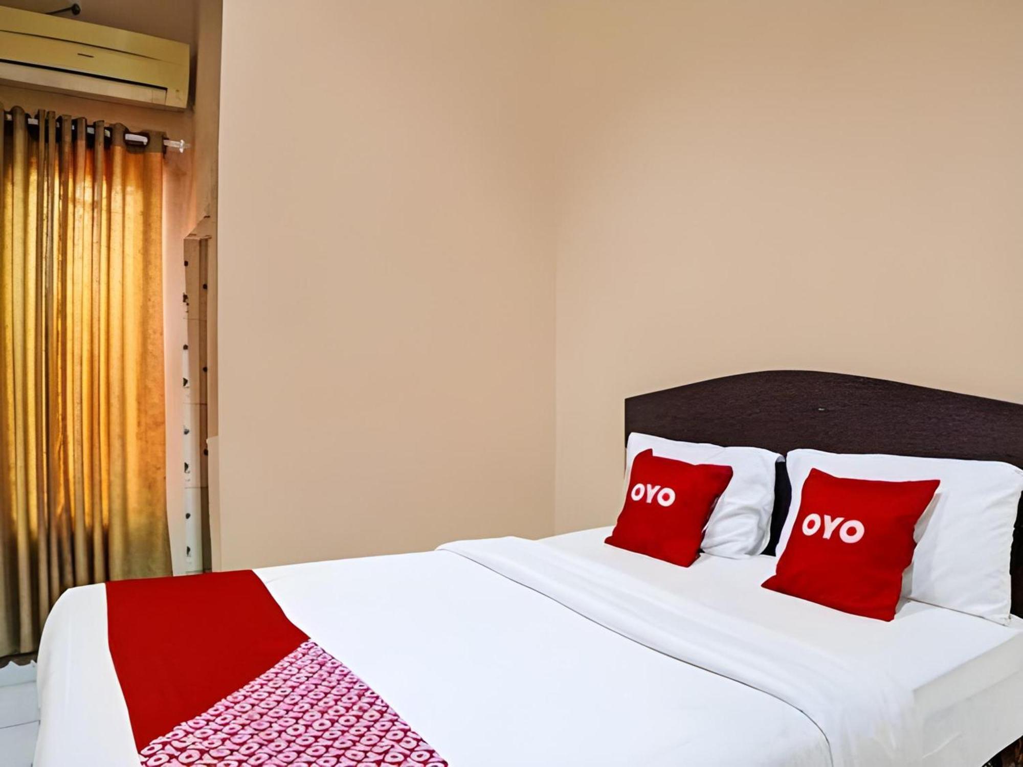 RedDoorz near Grand Palladium Medan Exterior foto