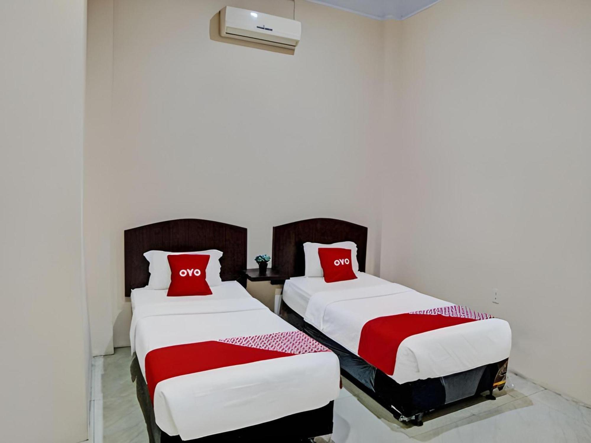 RedDoorz near Grand Palladium Medan Exterior foto