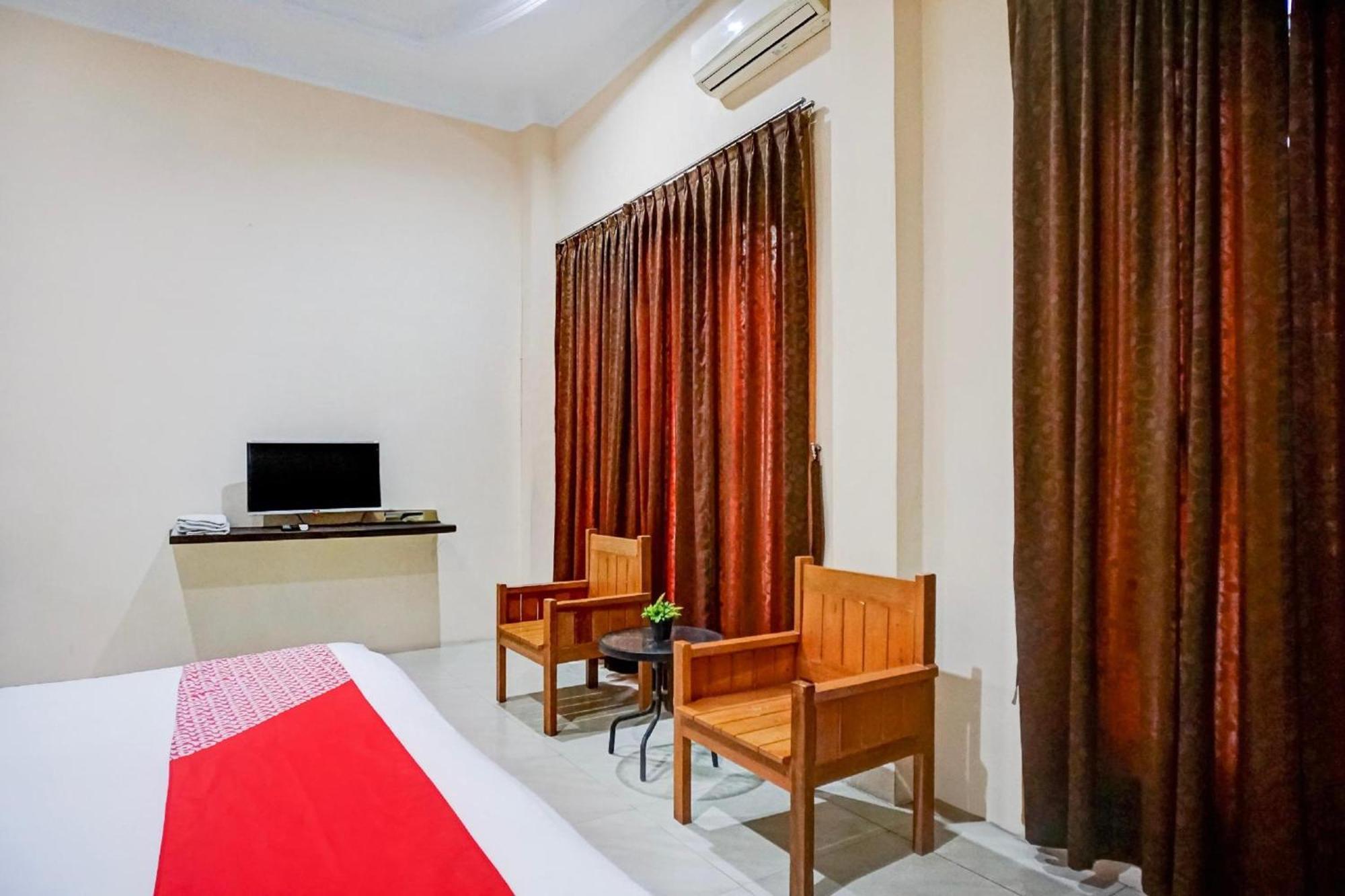 RedDoorz near Grand Palladium Medan Exterior foto