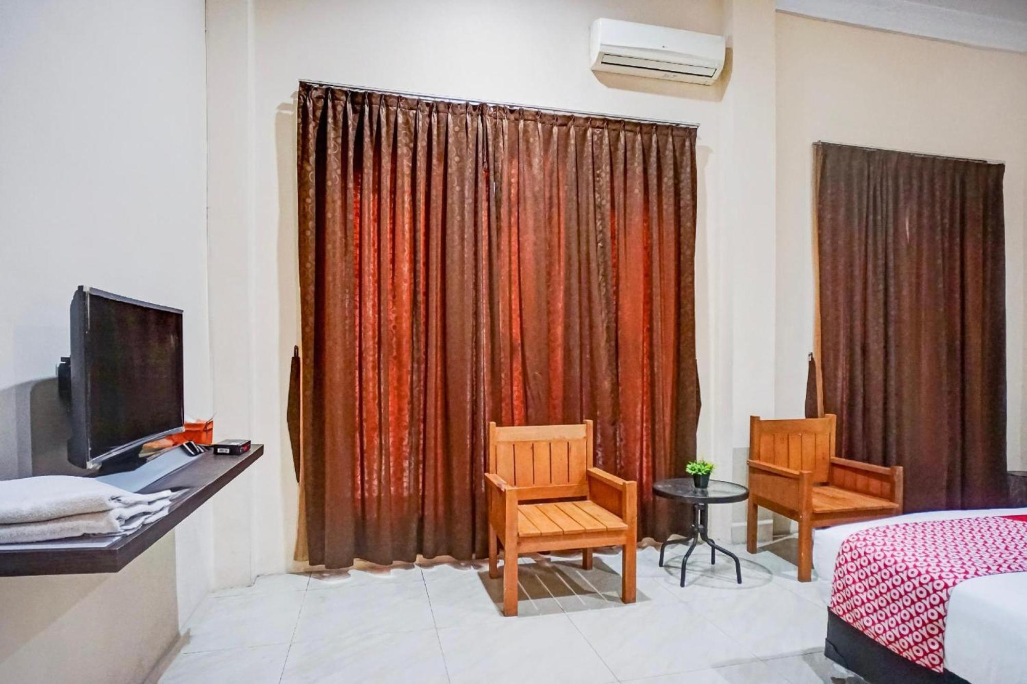 RedDoorz near Grand Palladium Medan Exterior foto