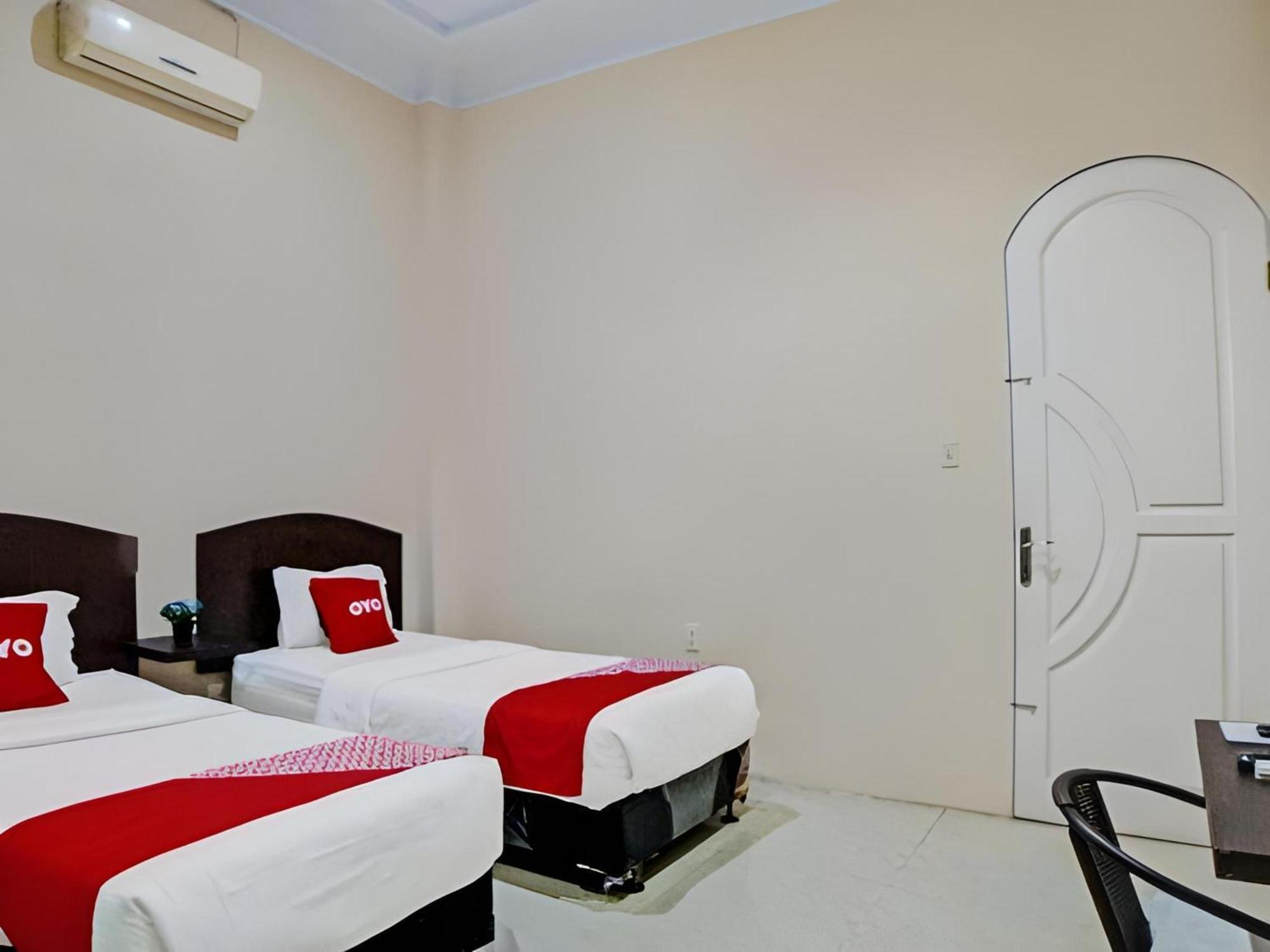 RedDoorz near Grand Palladium Medan Exterior foto