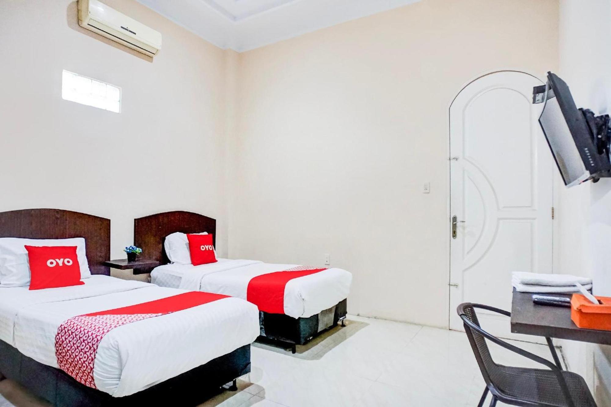 RedDoorz near Grand Palladium Medan Exterior foto