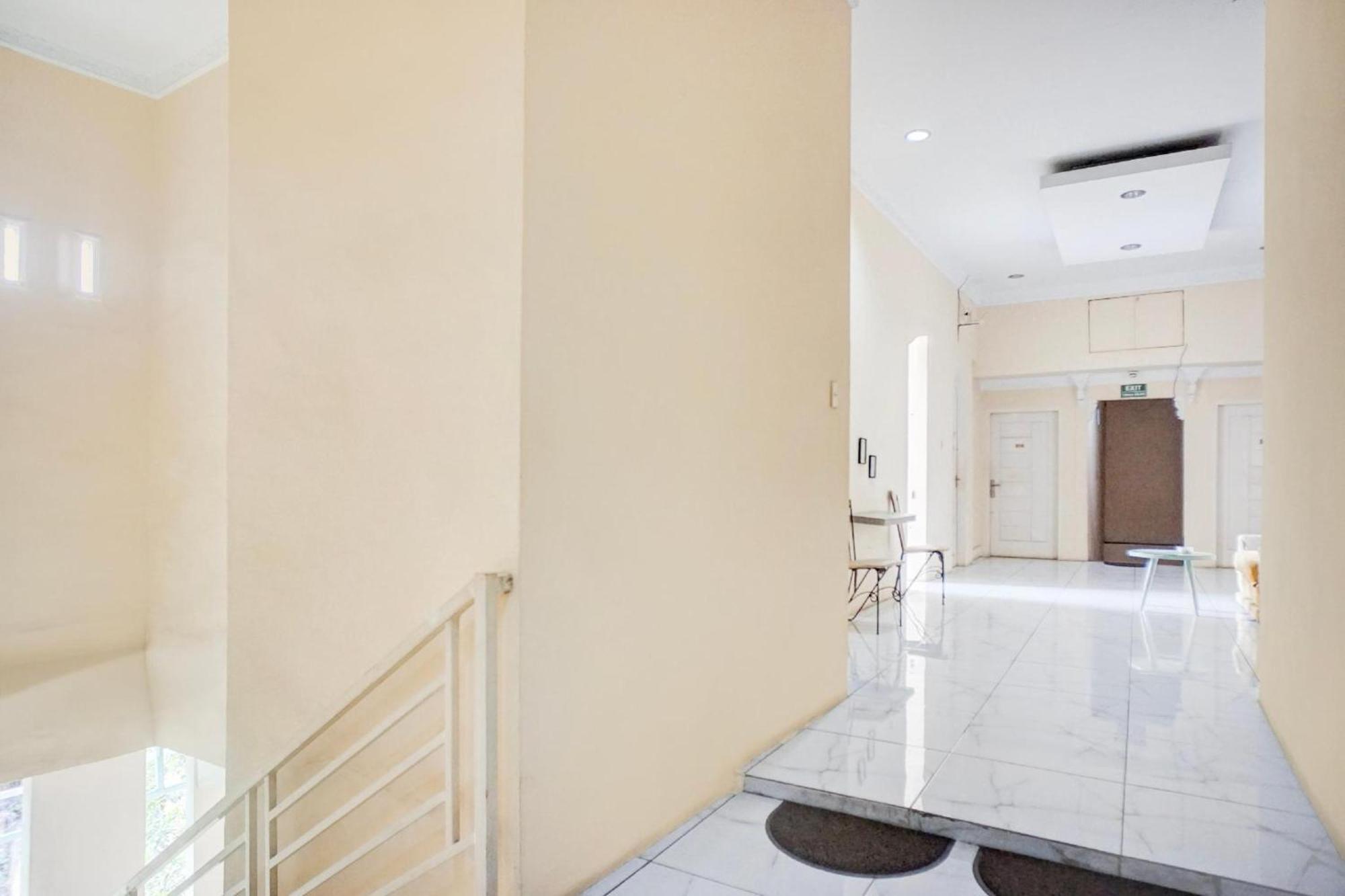 RedDoorz near Grand Palladium Medan Exterior foto