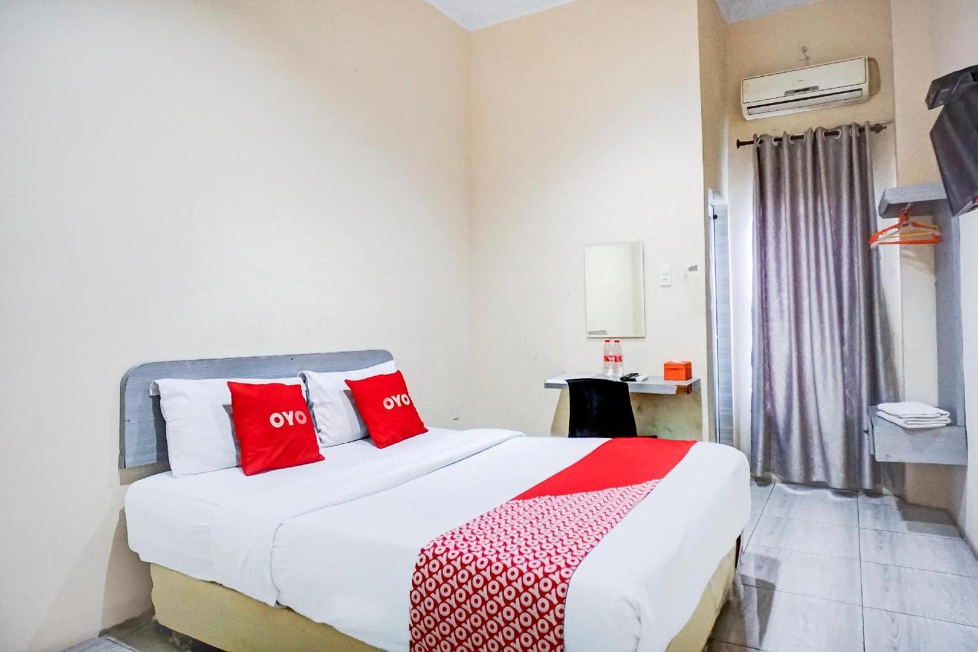 RedDoorz near Grand Palladium Medan Exterior foto