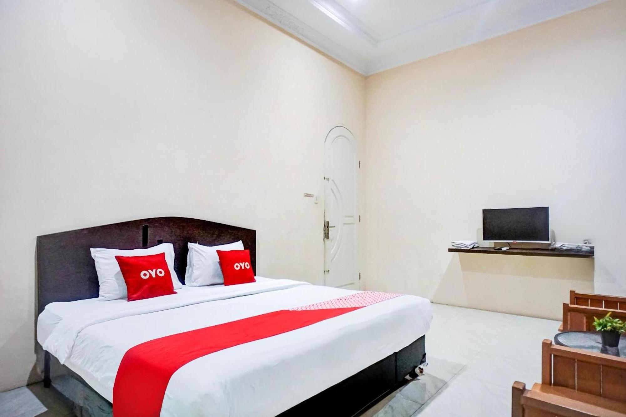 RedDoorz near Grand Palladium Medan Exterior foto